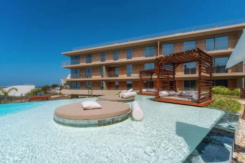 Seaview Bright Apartment - Oceanfront Luxury