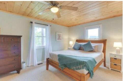 a bedroom with a bed and a ceiling fan at Sunrise Cottage in Blue Ridge
