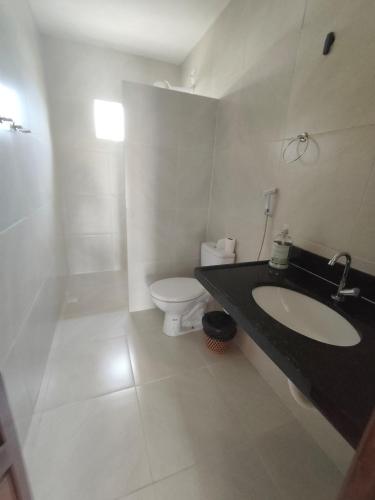 a bathroom with a sink and a toilet at Paraíso dos Falcões in Nísia Floresta
