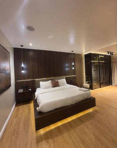 a bedroom with a large white bed in a room at Premium 2 Bedroom Maisonette with Ps5 & Pool in Lekki