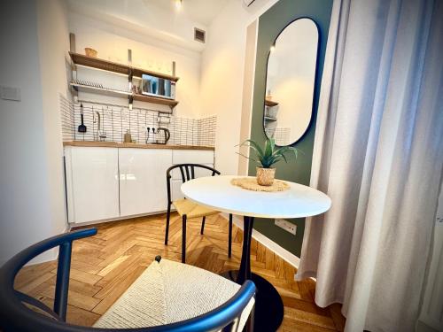 a small white table and chairs in a room at Apartamenty Młyńska 3A in Gliwice