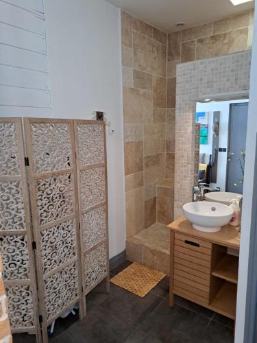 Charming Old Town Apartment Near Palais des Festivals