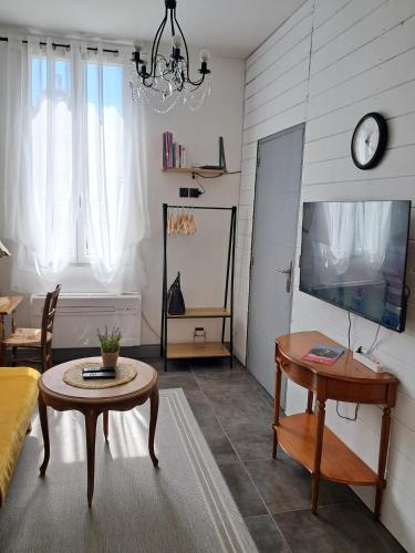 Charming Old Town Apartment Near Palais des Festivals