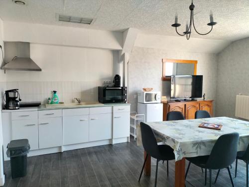 Kuhinja oz. manjša kuhinja v nastanitvi Chez charline