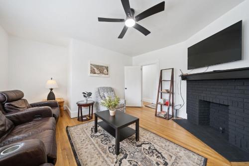 Gallery image of Comfy and Spacious 3 BR - Easy City Access in Pittsburgh