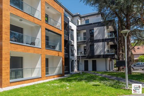 an image of an apartment building at Lepi Jova SNEZNIK in Vrnjačka Banja