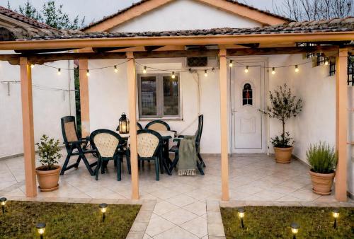 Veranda & Garden House