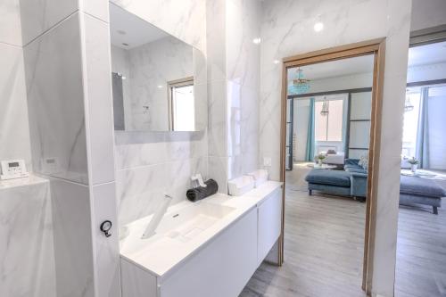 Elegant duplex, very well equipped, close to shops