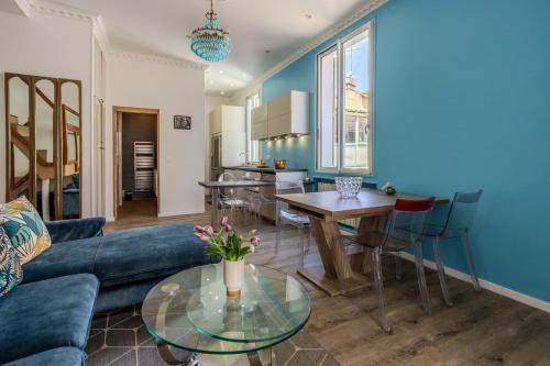 Elegant duplex, very well equipped, close to shops