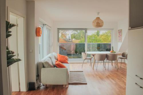 90 m2 Rooftop with Balcony & Free Parking