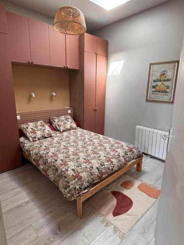a bedroom with a bed in a room with pink cabinets at La Chambre de Veyrines in Mérignac