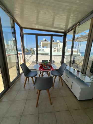 Connie's Sea Side Apartment 2B