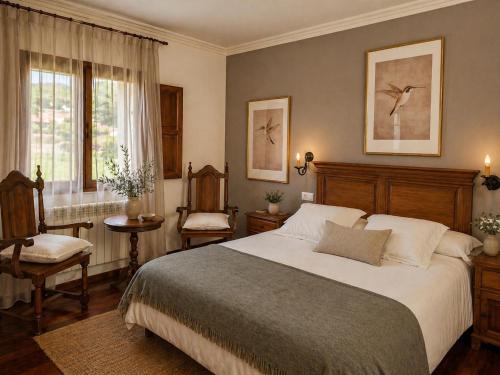 a bedroom with a large bed and a window at Posada El Hoyal in Pesaguero-La Parte