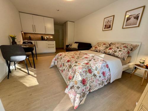 a hotel room with a bed and a kitchen at Little Dream Konstanz in Konstanz
