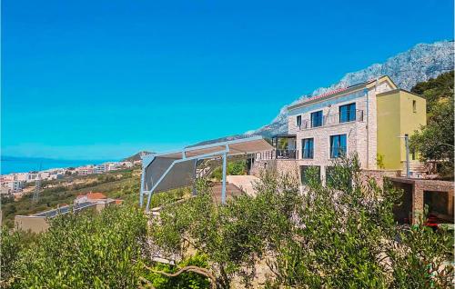 Cozy Home In Makarska