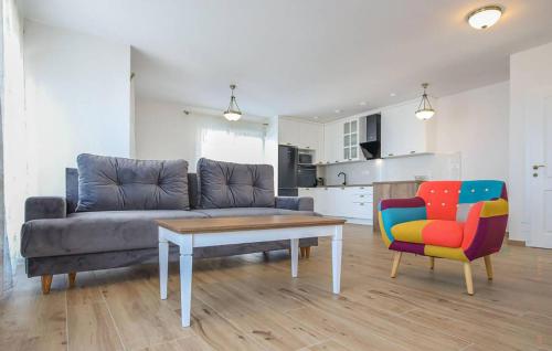 Cozy Home In Makarska