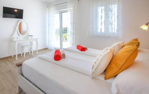 Cozy Home In Makarska
