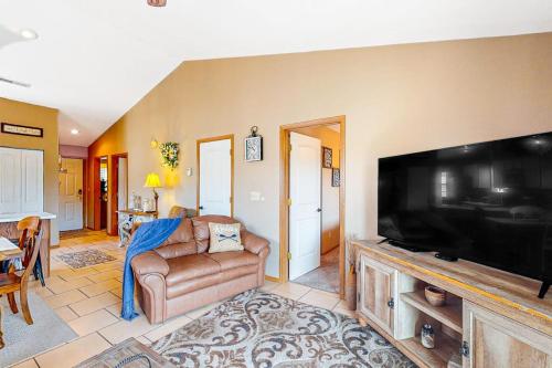 a living room with a large flat screen tv at Woodpecker's Tree in Branson