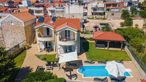 Family friendly house with a swimming pool Pirovac - Sibenik - 24485