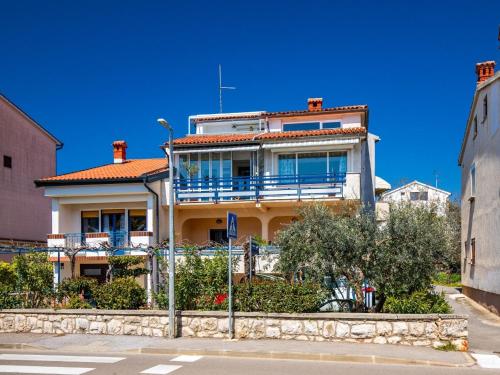 Apartments with parking space Rovinj - 25360