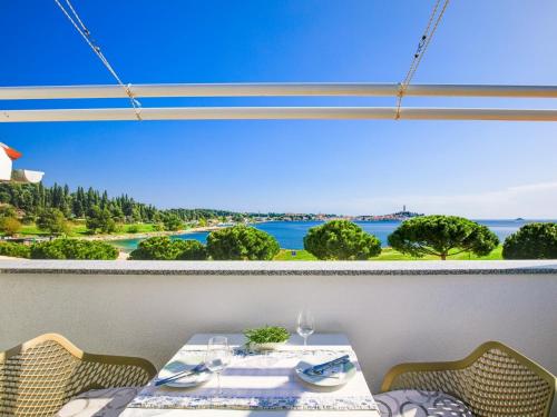 Apartments with parking space Rovinj - 25360