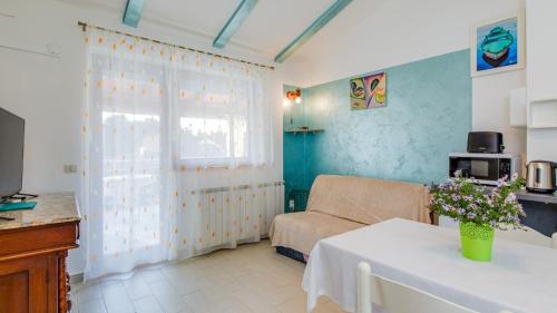 Apartments with parking space Rovinj - 25360