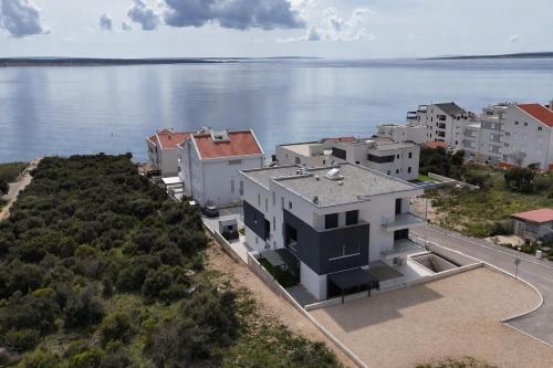 Apartments by the sea Mandre, Pag - 25824