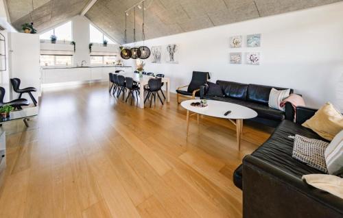 Gallery image of 4 Bedroom Lovely Home In Grenaa in Grenå