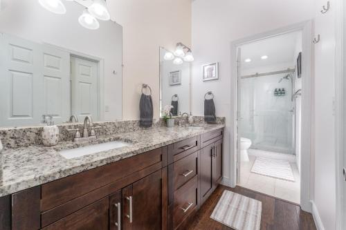 a bathroom with a sink and a shower at The Pelican/Pool/HotTub/GameRoom in Brandon
