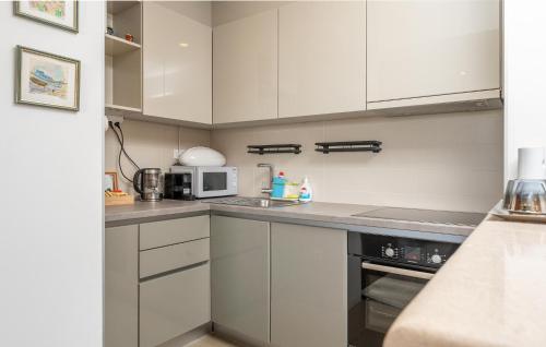 Beautiful Apartment In Biograd