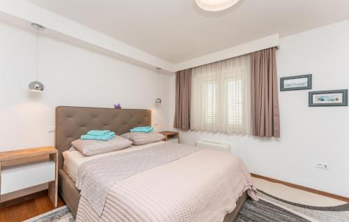 Beautiful Apartment In Biograd