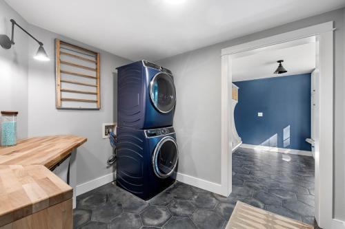 a laundry room with a washer and dryer in it at KPT Salt Pine House Apartment in Kennebunkport