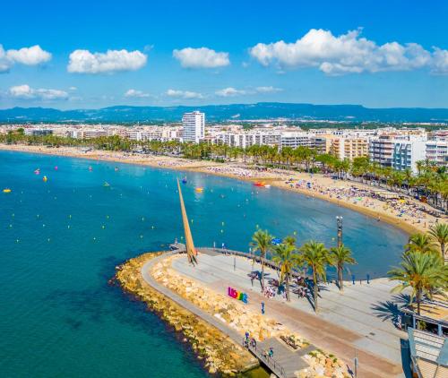 Salou Centre, C Bilbao 100 m beach, sleeps 4