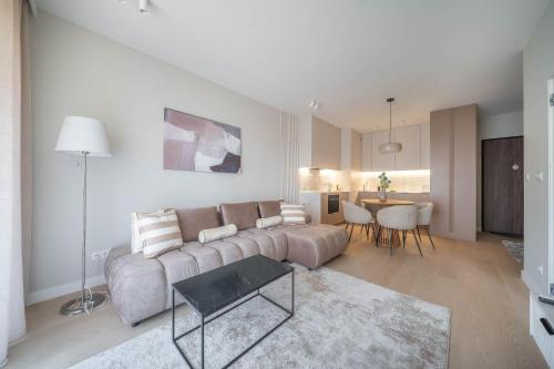 Kierbedzia Beige Elegance, Free Parking