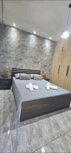 a bedroom with a large bed with towels on it at Alma-Librehouse in Kefalos