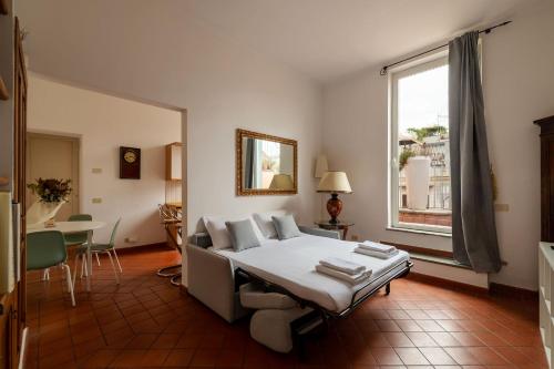 JOIVY Welcoming Flat with Balcony near Piazza di Spagna