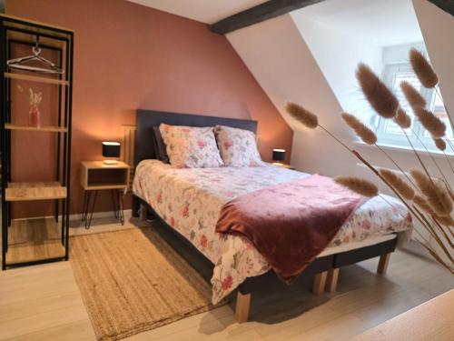 a bedroom with a bed and a window at Le cocon du Florival - Box à vélo - Guebwiller in Guebwiller