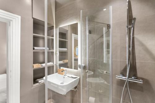 Luxury 2BR Across Archaeological Museum