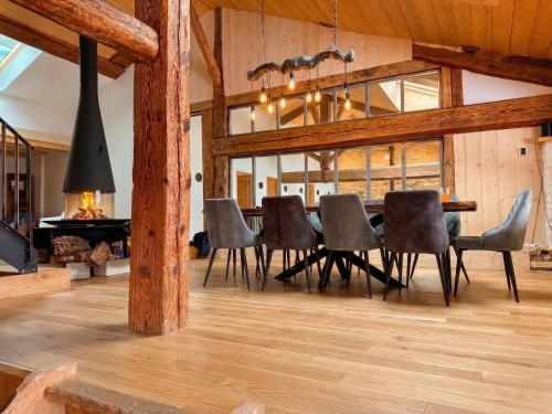 Gallery image of Chalet paisible en pleine nature - Sauna & jeux in Champ-Laurent