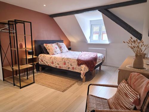 a bedroom with a bed and a chair at Le cocon du Florival - Box à vélo - Guebwiller in Guebwiller