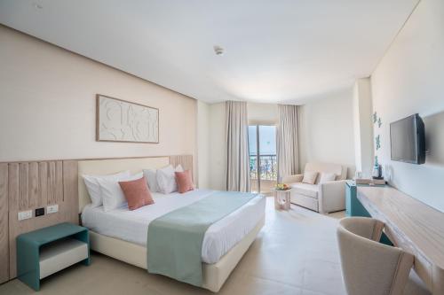 Sunrise Azalea Aqua Park Resort — Pool view
