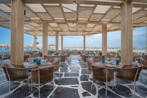 Sunrise Azalea Aqua Park Resort — Sea view