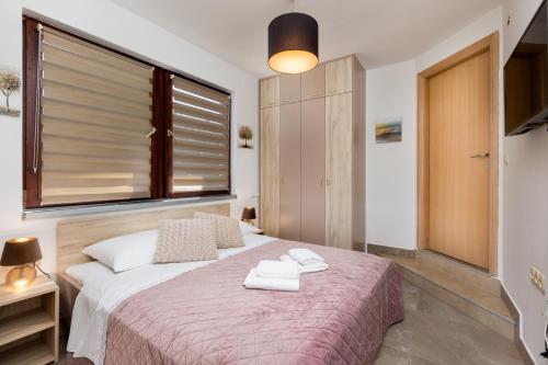 City center studio apartment