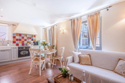 Leone Old Town Apartment