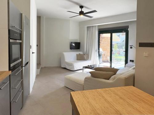 Nikiti Blue house 30m from the beach with sea view