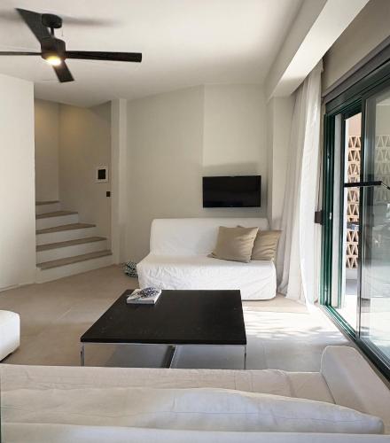 Nikiti Blue house 30m from the beach with sea view