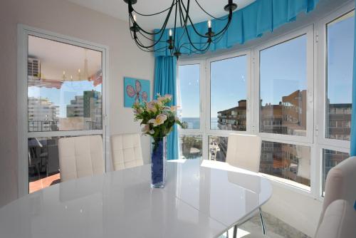 Spacious apartment with sea views