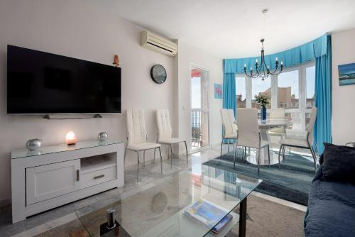 Spacious apartment with sea views