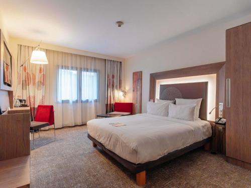 Superior Room with Queen Bed - Accessible
