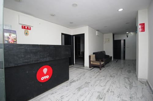an office with a reception desk in a room at Hotel O Staysnap in Indirapuram